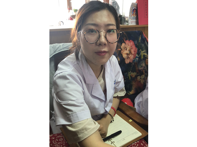 中醫(yī)師(shī)白(bái)雪(xuě)瑩